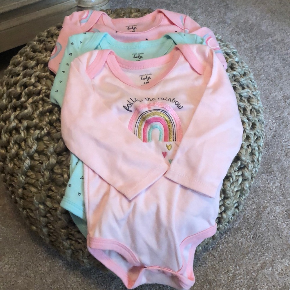 MON CHERI BABY
Baby Girls 3-pk.Rainbow and hearts Bodysuit Set